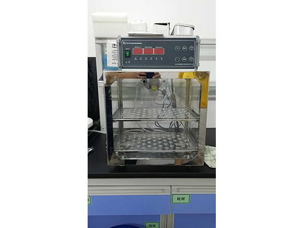 動物培養(yǎng)箱